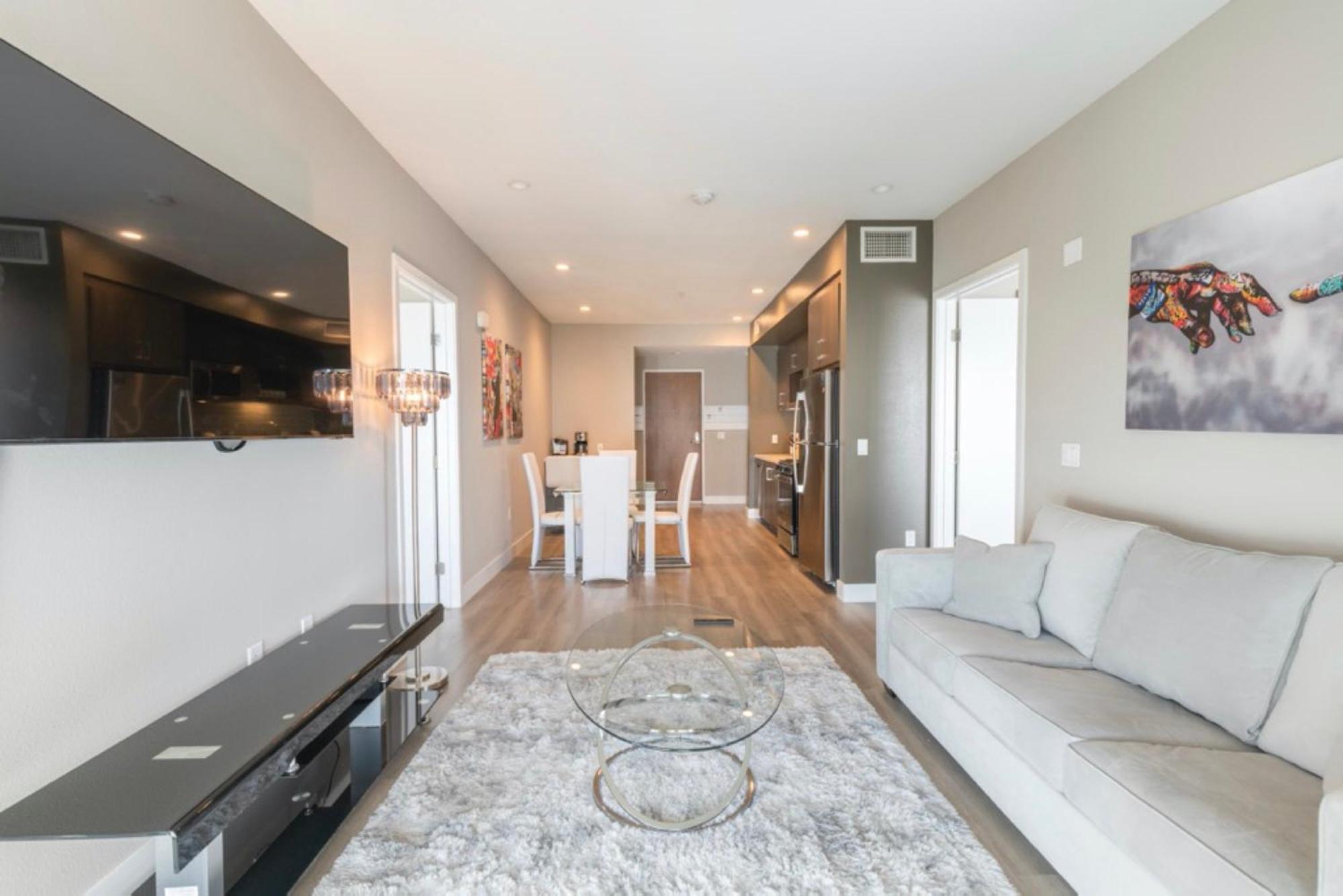 2 Bedroom Modern Luxury Weho Apartment *